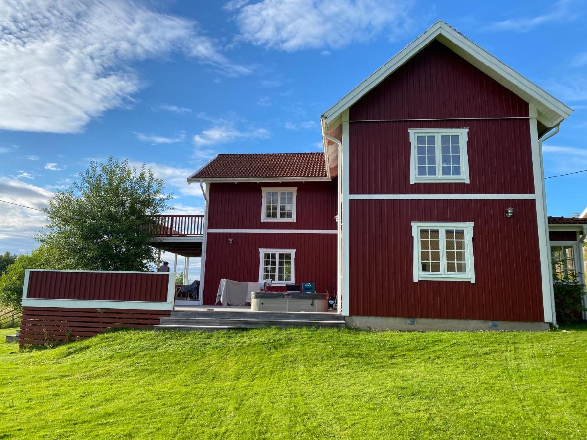 Åmmeberg Charming Villa At Askersund Golf Resort المظهر الخارجي الصورة